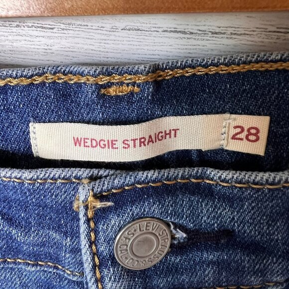 Levis Jeans Womens Size 28 Wedgie Straight Medium Wash Button Fly Stretch - Picture 3 of 16